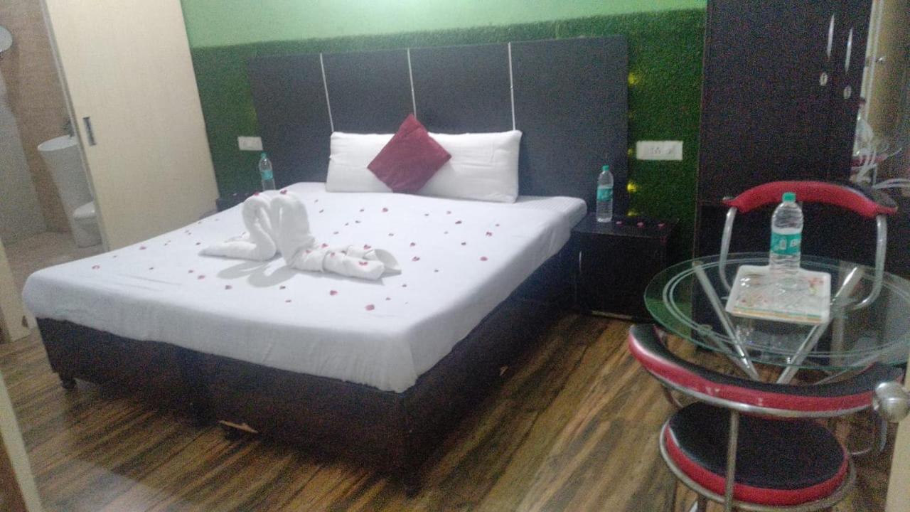 The Palm Tree -Family Stay Amritsar Luaran gambar